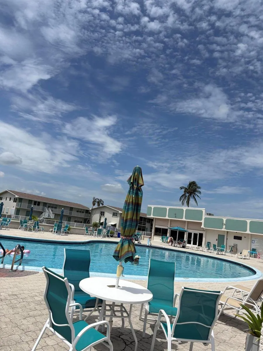 240 HORIZONS W #208 Boynton Beach, FL 33435