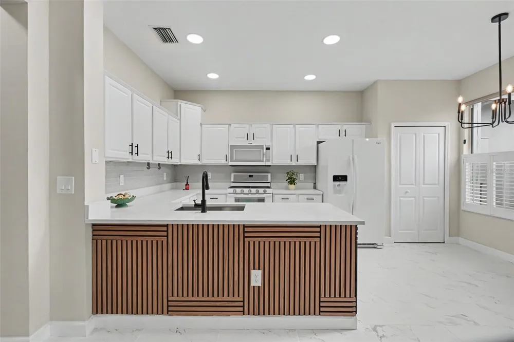 10111 HAYFIELD WAY Tampa, FL 33626
