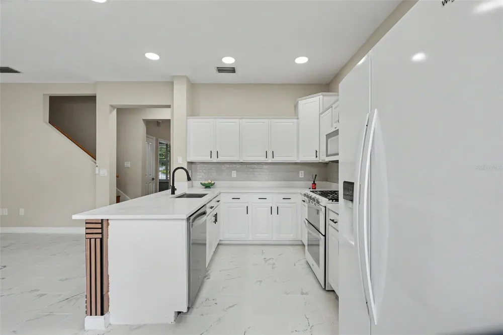 10111 HAYFIELD WAY Tampa, FL 33626