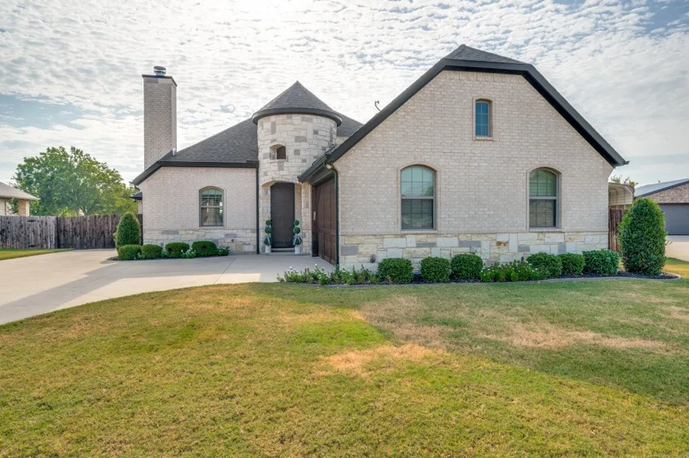 551 Chandler Court Pilot Point, TX 76258