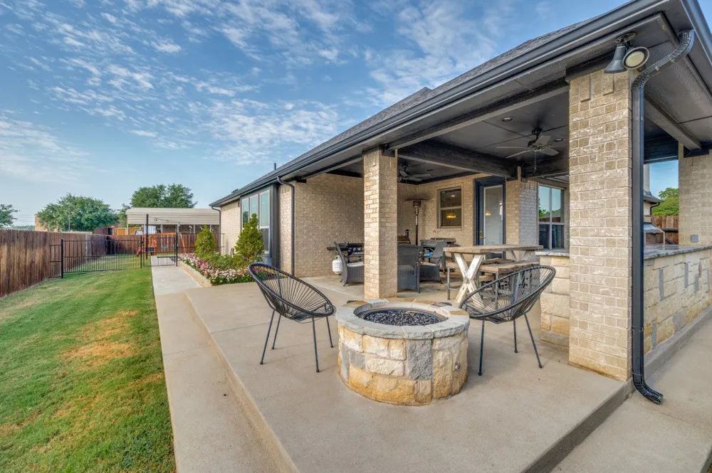551 Chandler Court Pilot Point, TX 76258