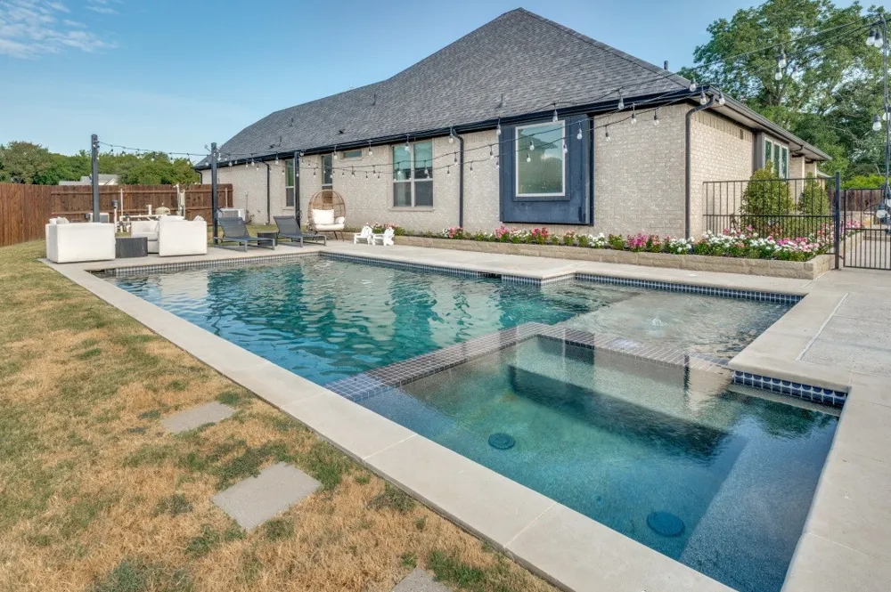 551 Chandler Court Pilot Point, TX 76258