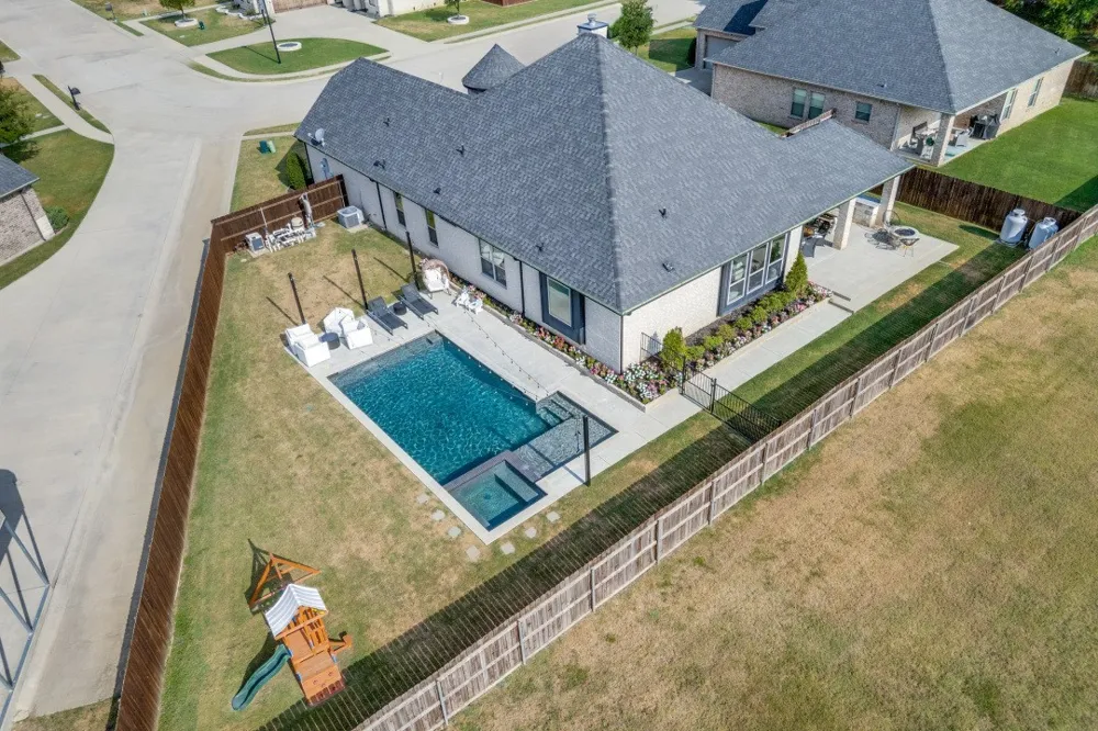 551 Chandler Court Pilot Point, TX 76258