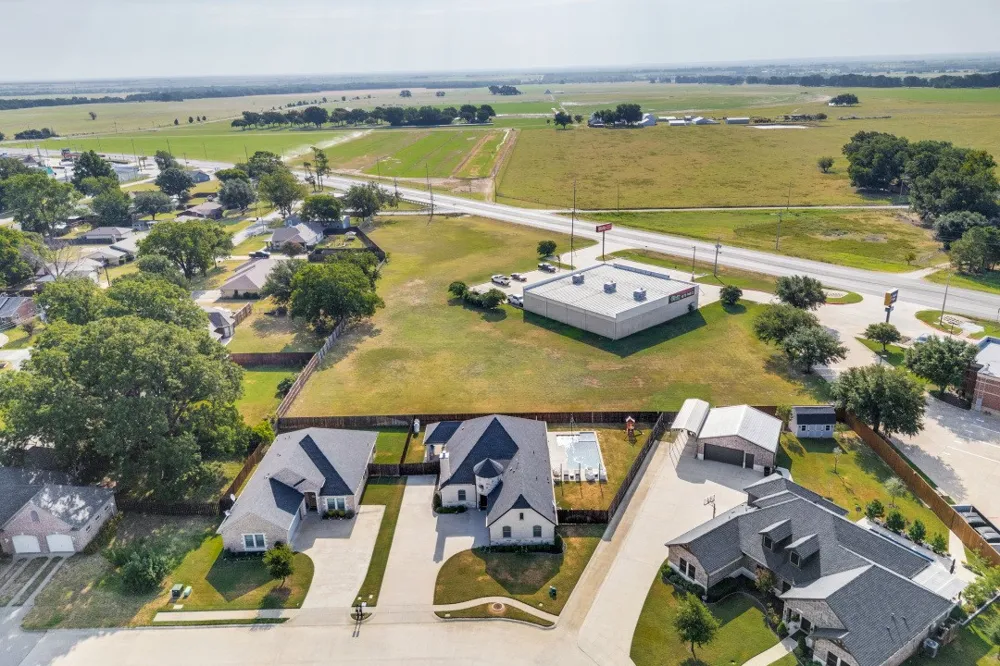 551 Chandler Court Pilot Point, TX 76258