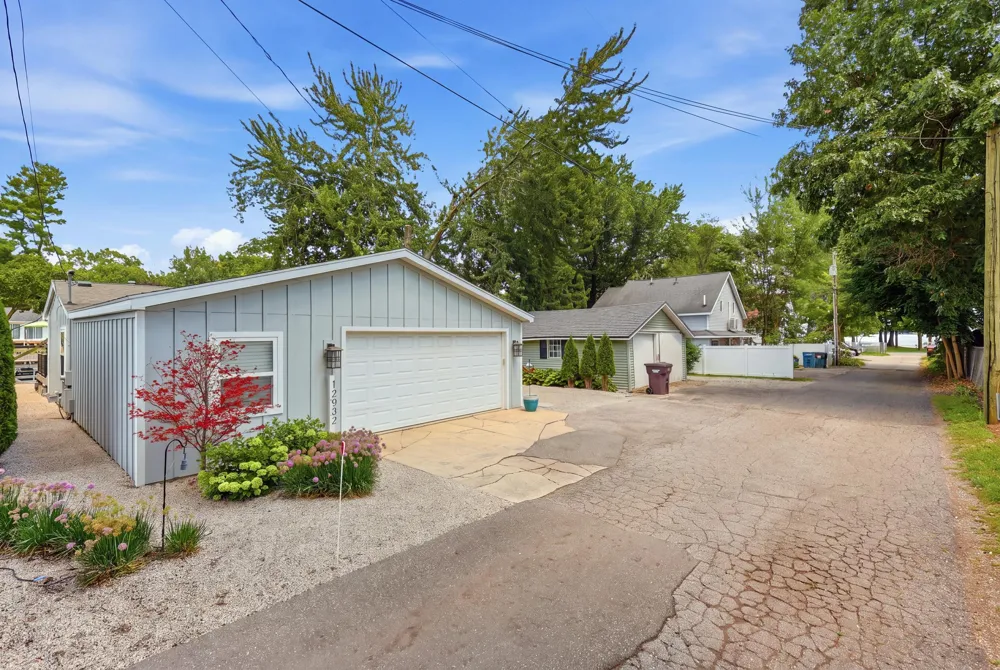 12932 Hazel Drive Wayland, MI 49348