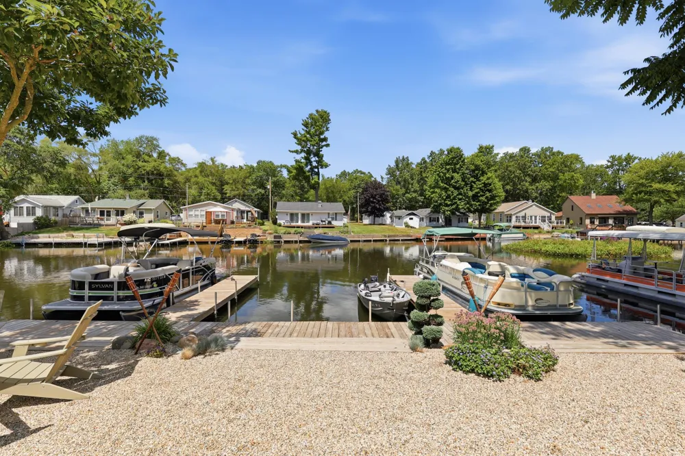 12932 Hazel Drive Wayland, MI 49348