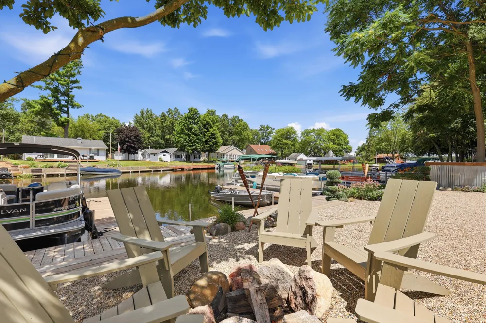 12932 Hazel Drive Wayland, MI 49348