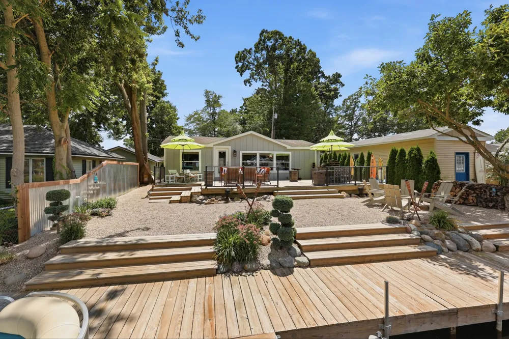 12932 Hazel Drive Wayland, MI 49348