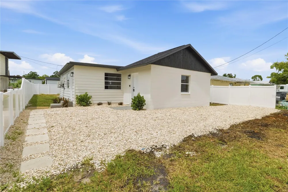 3923 W FLORA STREET Tampa, FL 33614