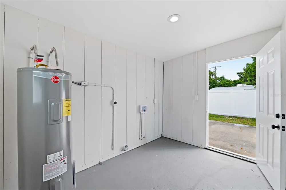 3923 W FLORA STREET Tampa, FL 33614