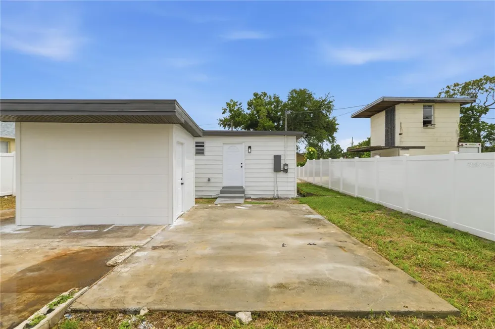 3923 W FLORA STREET Tampa, FL 33614