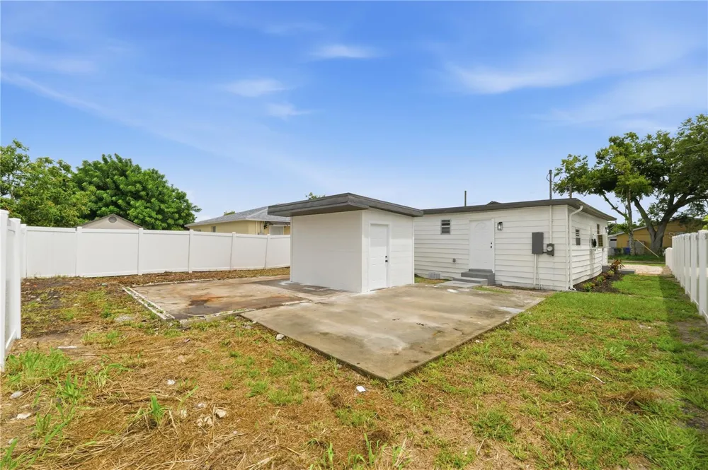 3923 W FLORA STREET Tampa, FL 33614