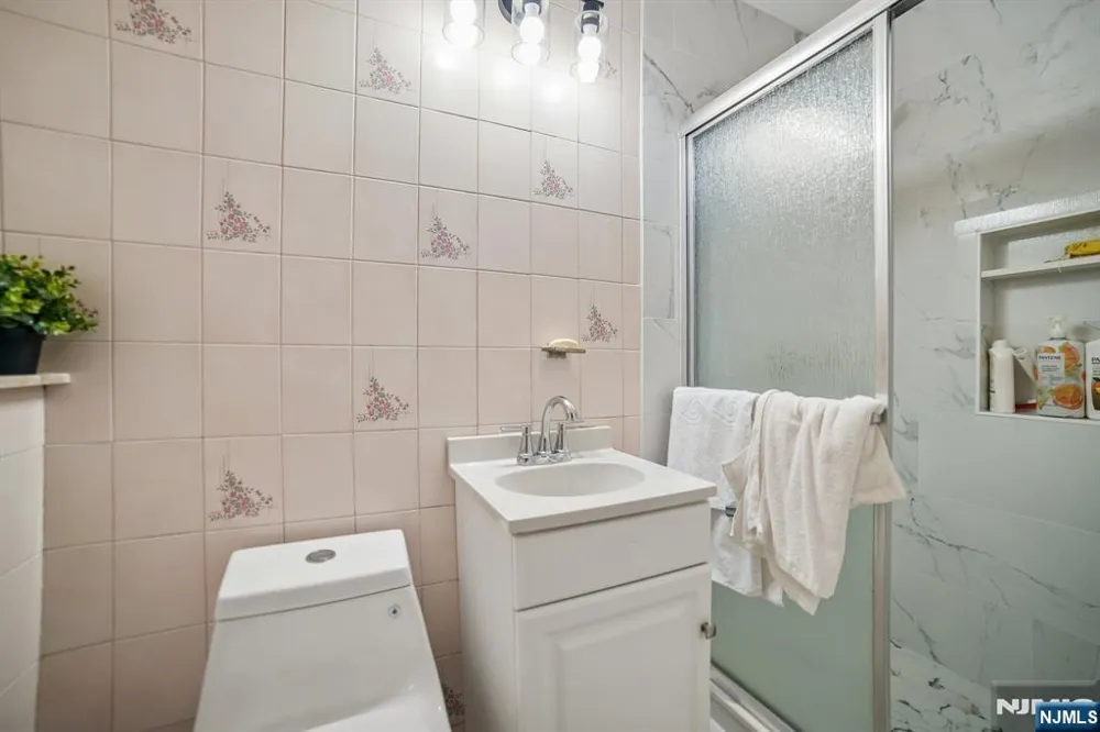249 Knickerbocker Road Englewood, NJ 07631
