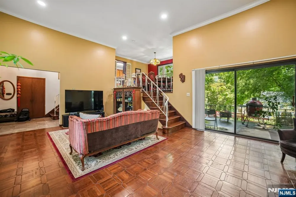 249 Knickerbocker Road Englewood, NJ 07631