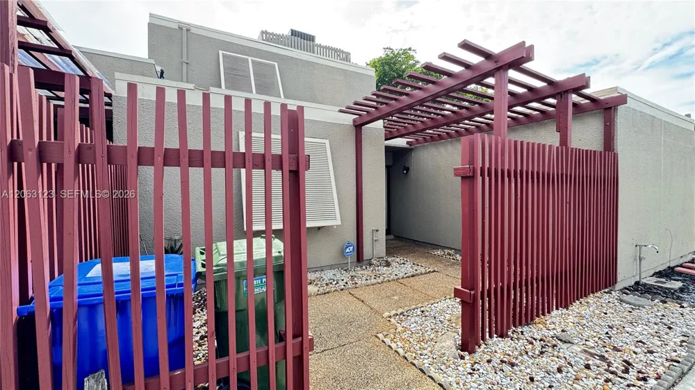 1151 Windward Dr #1151 Pembroke Pines, FL 33026