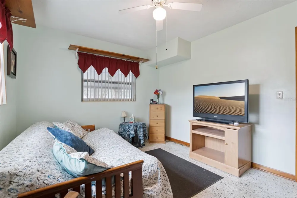 6832 OSWEGO DRIVE Mount Dora, FL 32757