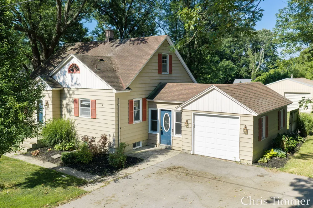 605 64th Avenue Zeeland, MI 49464