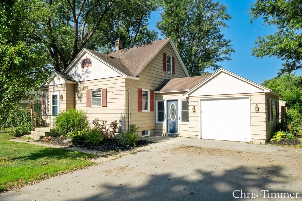 605 64th Avenue Zeeland, MI 49464