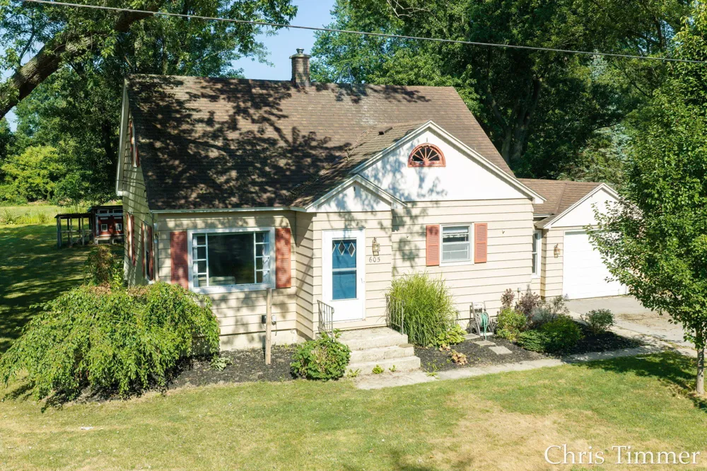 605 64th Avenue Zeeland, MI 49464