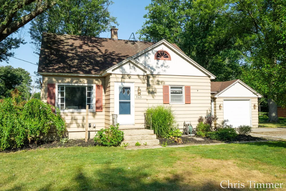 605 64th Avenue Zeeland, MI 49464