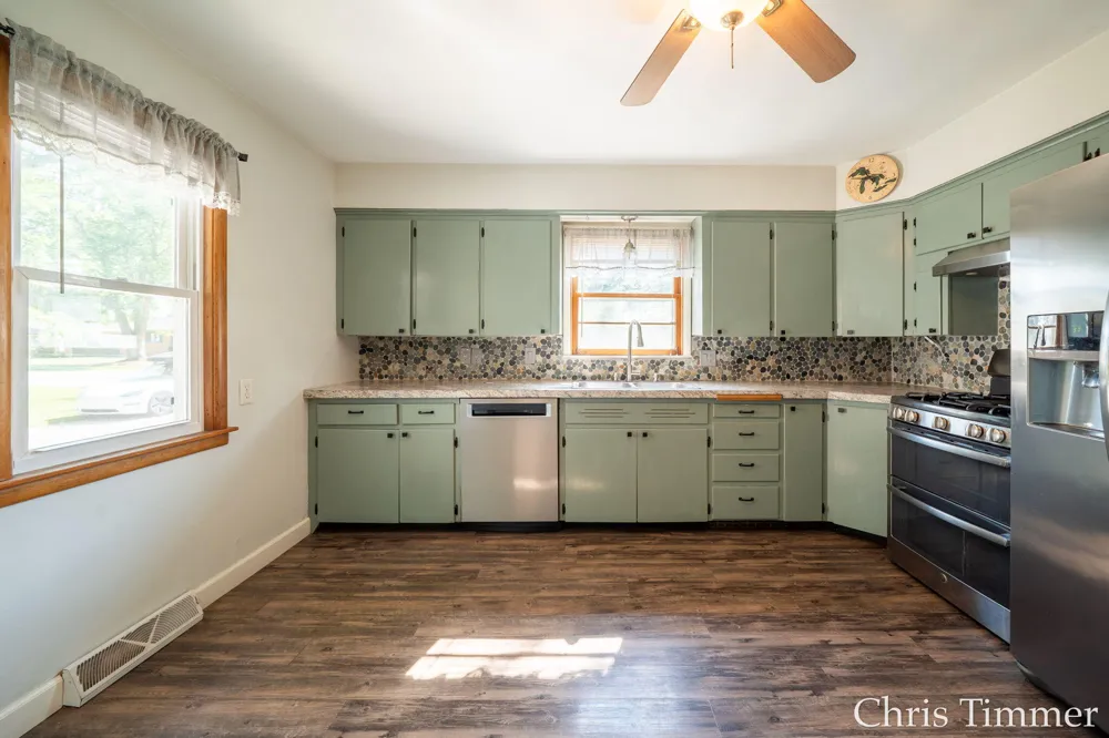 605 64th Avenue Zeeland, MI 49464