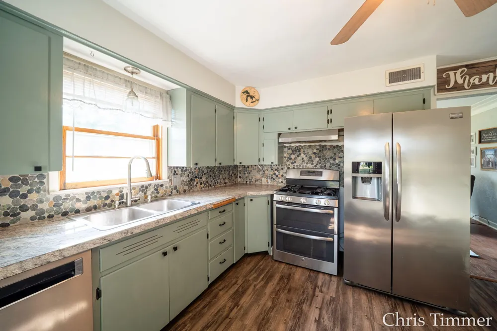 605 64th Avenue Zeeland, MI 49464