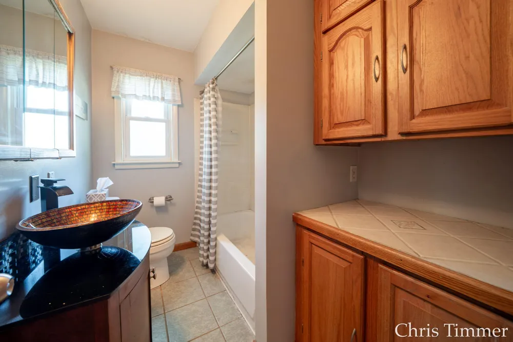 605 64th Avenue Zeeland, MI 49464