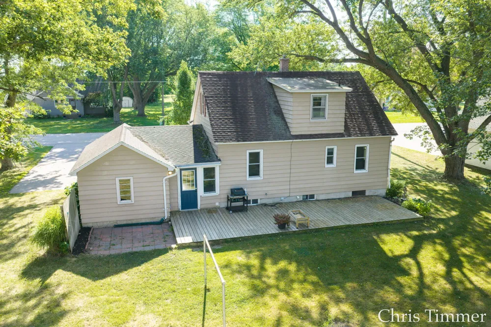 605 64th Avenue Zeeland, MI 49464