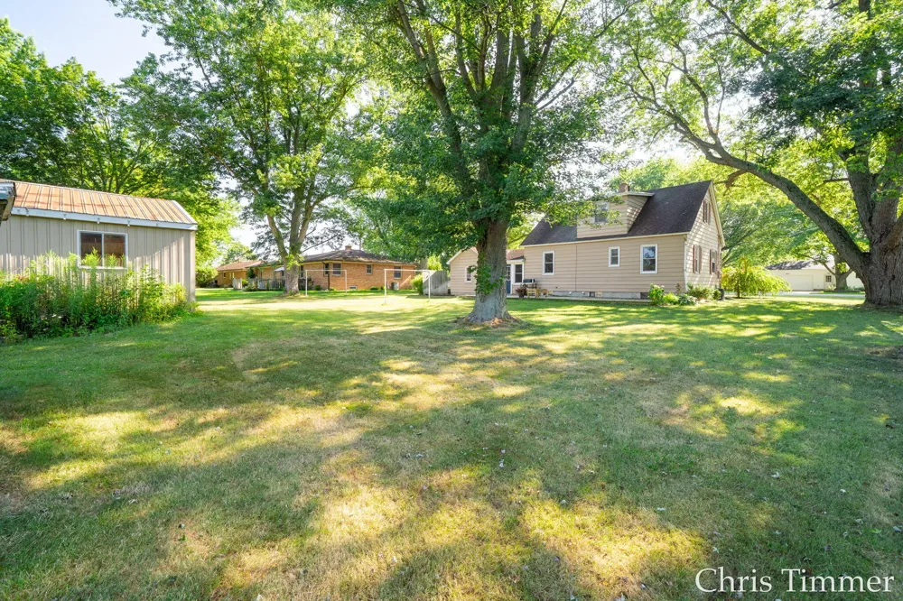 605 64th Avenue Zeeland, MI 49464