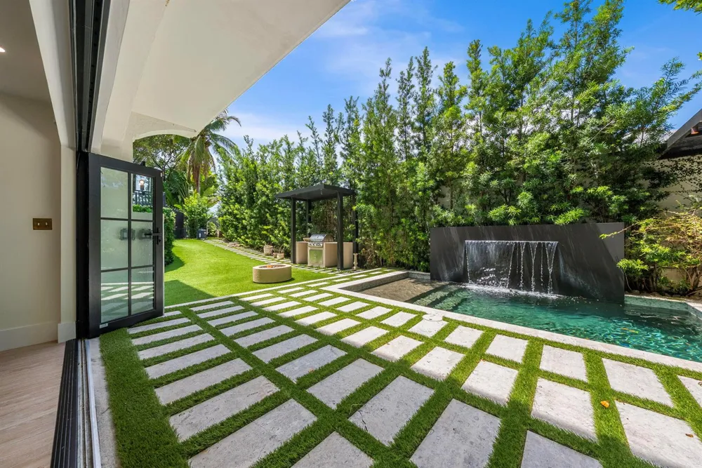 2765 Brickell Court Miami, FL 33129