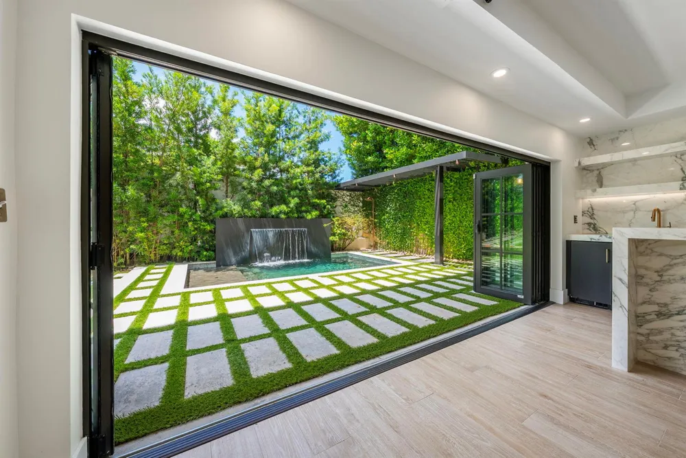 2765 Brickell Court Miami, FL 33129