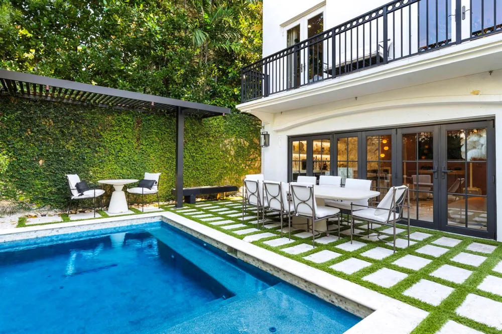 2765 Brickell Court Miami, FL 33129
