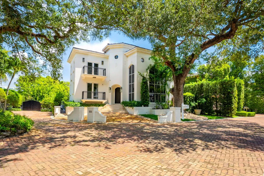2765 Brickell Court Miami, FL 33129