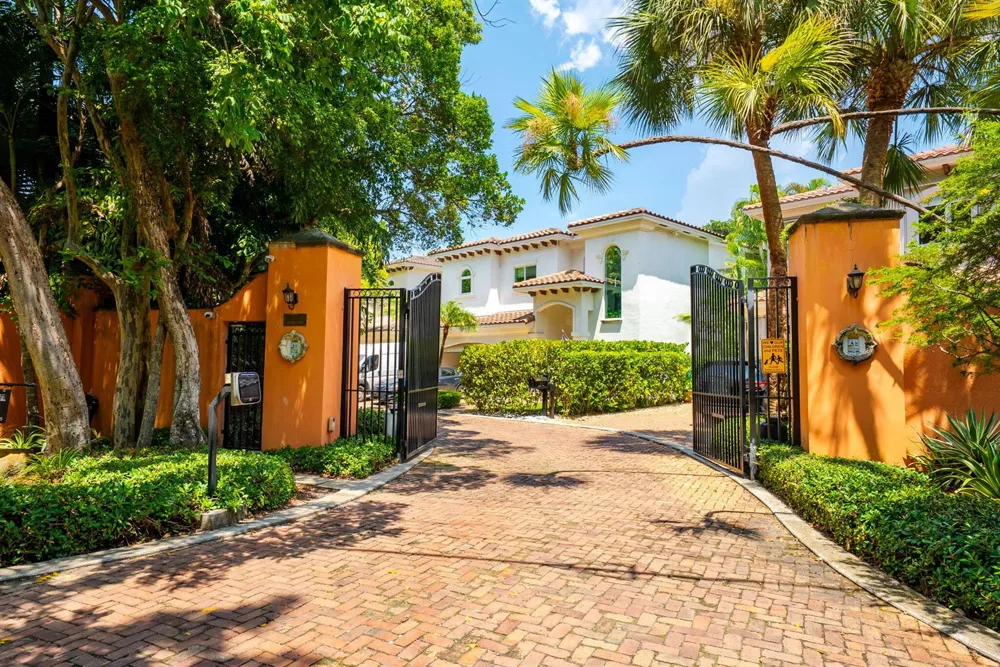 2765 Brickell Court Miami, FL 33129