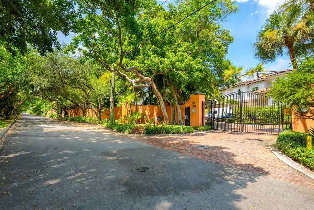 2765 Brickell Court Miami, FL 33129