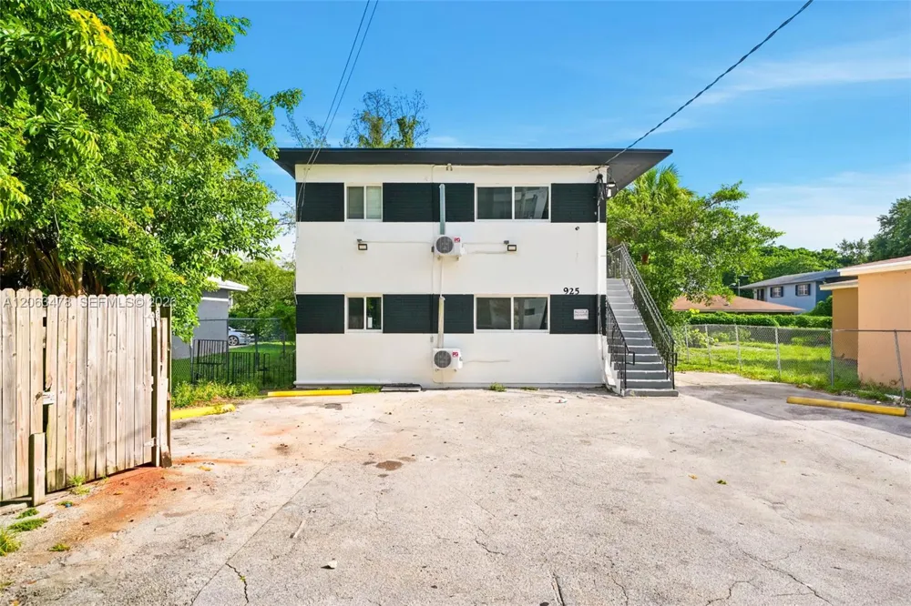 925 NW 69th St #2 Miami, FL 33150