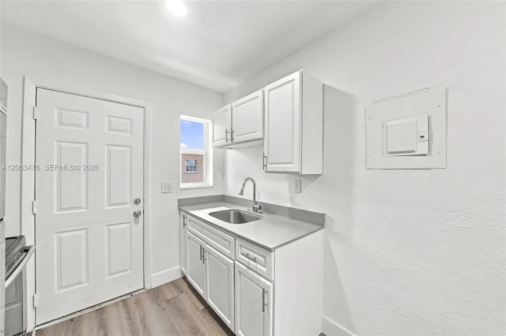 925 NW 69th St #2 Miami, FL 33150