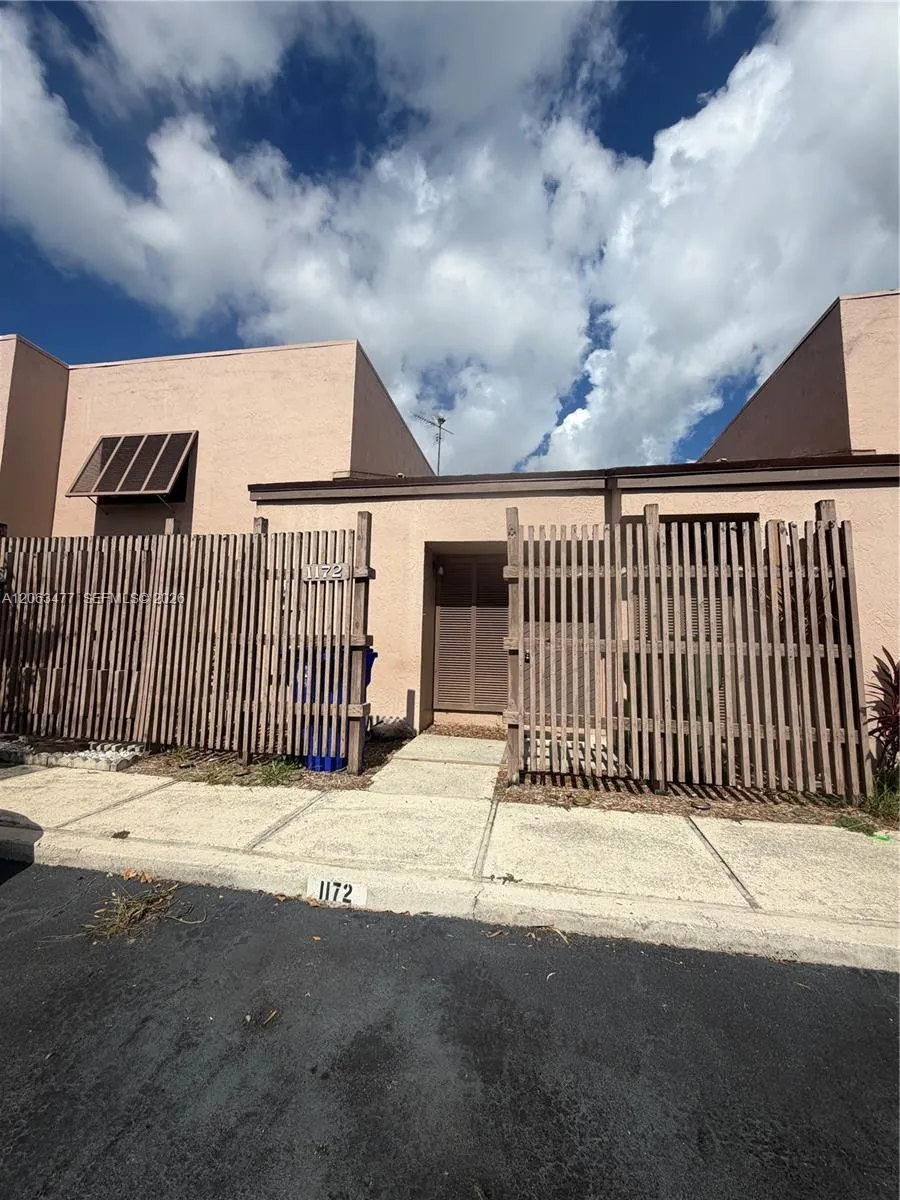 1172 NW 122nd Ter Pembroke Pines, FL 33026