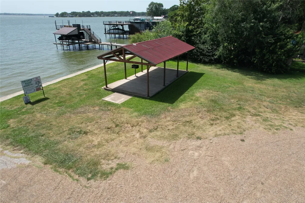 160 Santa Monica Drive Mabank, TX 75156