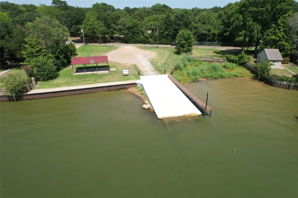 160 Santa Monica Drive Mabank, TX 75156
