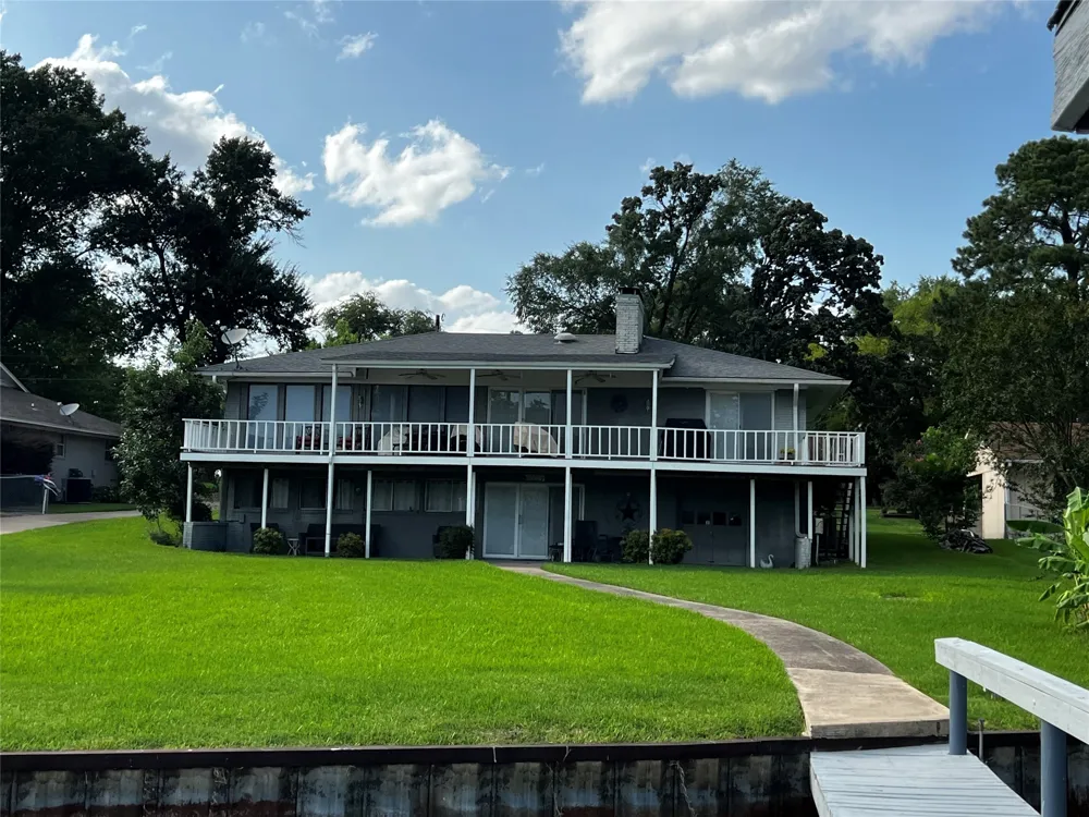 160 Santa Monica Drive Mabank, TX 75156