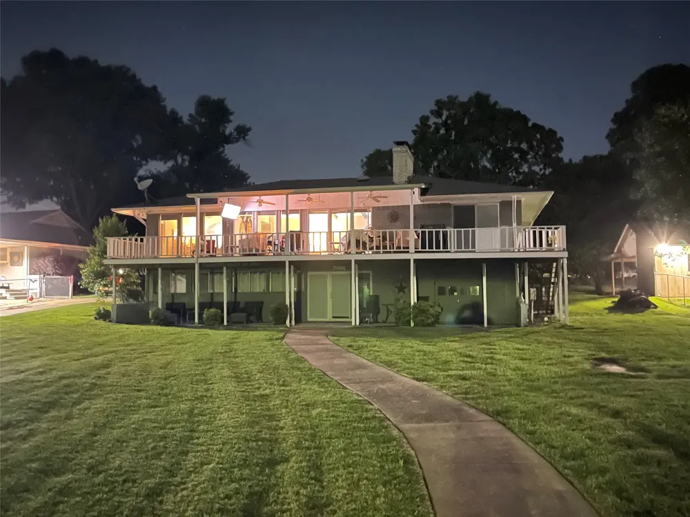 160 Santa Monica Drive Mabank, TX 75156