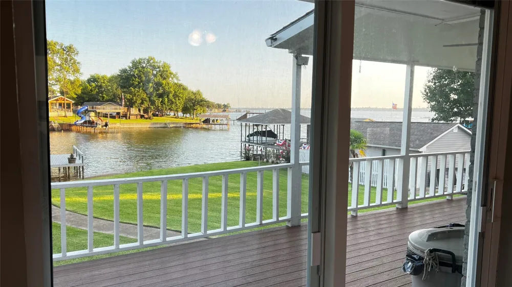 160 Santa Monica Drive Mabank, TX 75156