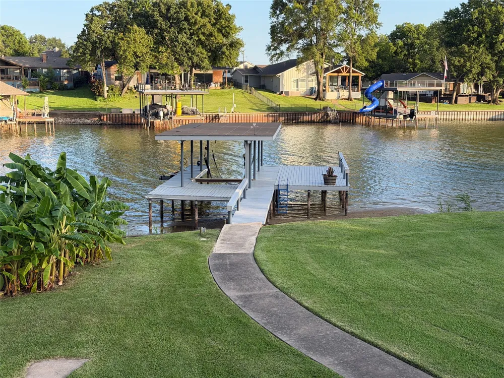 160 Santa Monica Drive Mabank, TX 75156