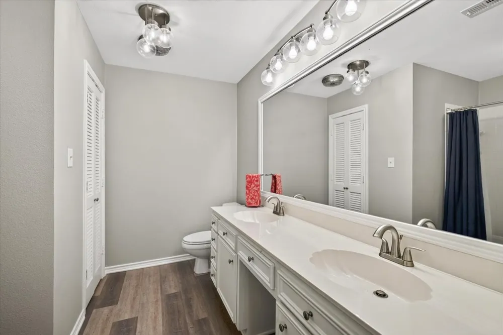 160 Santa Monica Drive Mabank, TX 75156