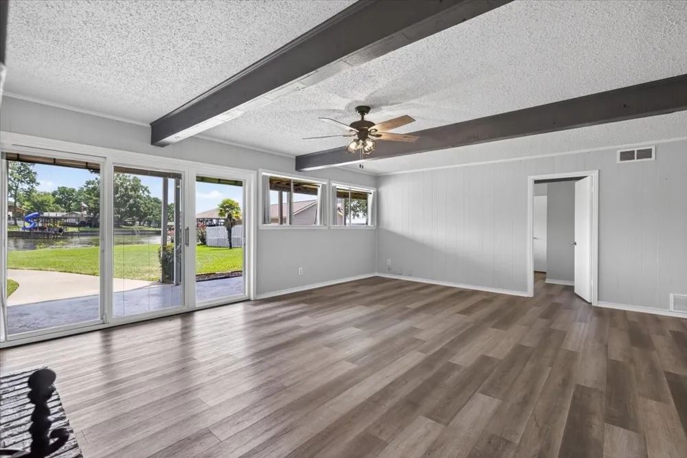 160 Santa Monica Drive Mabank, TX 75156