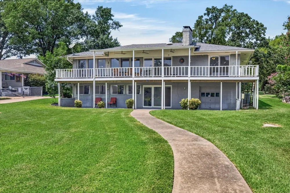 160 Santa Monica Drive Mabank, TX 75156