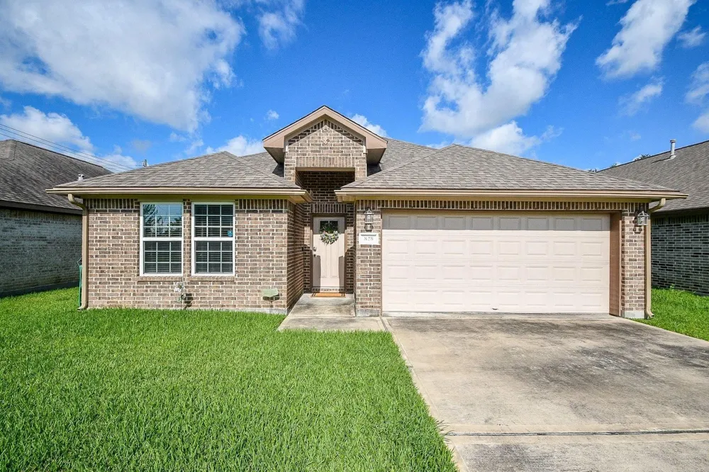 828 S 1st Street La Porte, TX 77571