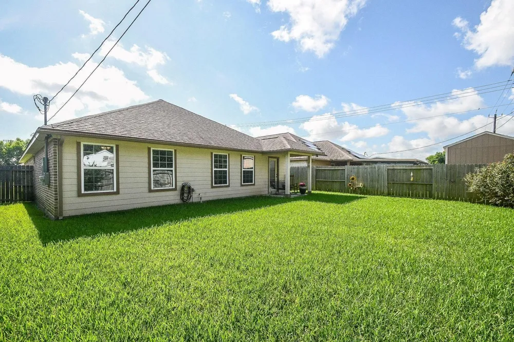 828 S 1st Street La Porte, TX 77571