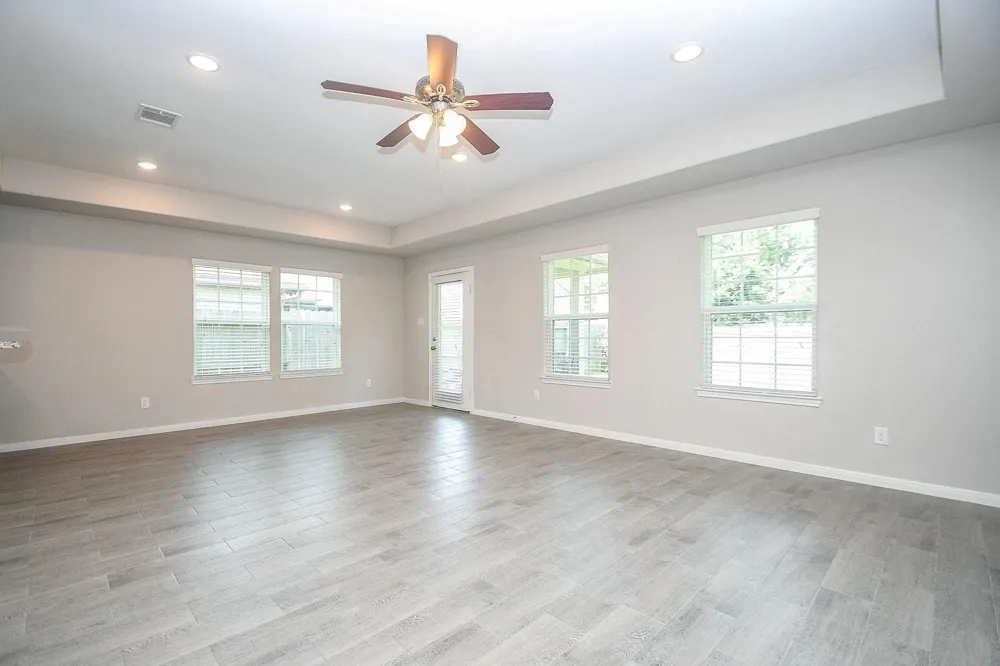 828 S 1st Street La Porte, TX 77571